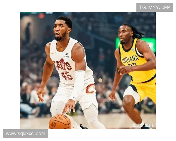 内史密斯表现稳健贡献12分关键时刻三分球助力球队胜利